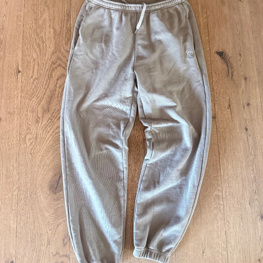 Vuori Sedona Matching Set Pullover  Joggers Size S And XS - Picture 3 of 11